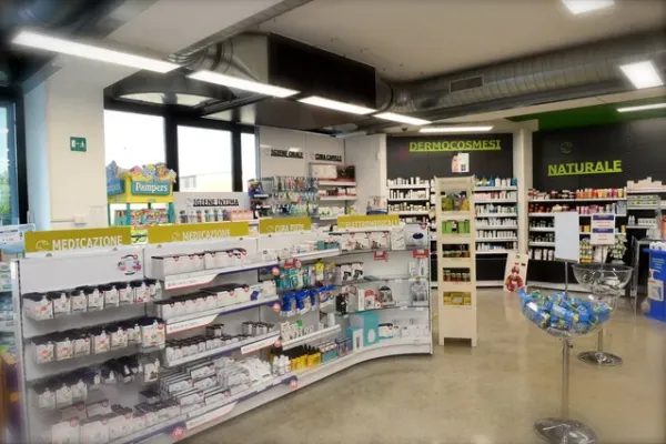Interno Farmacia: Dermocosmesi e Naturale